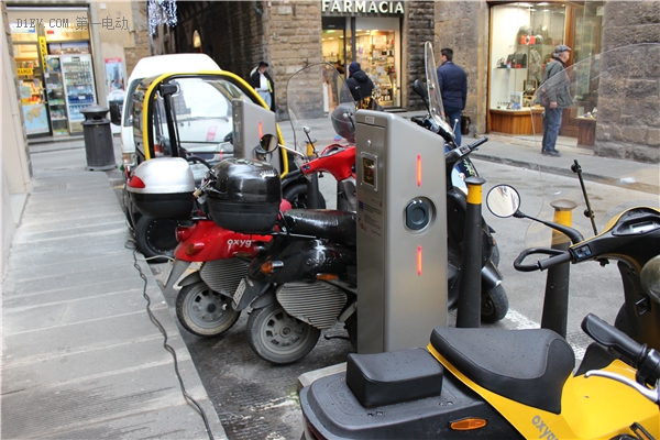 蜜月旅行惊现知豆比亚迪，顺着德法瑞意饱览欧洲的新能源汽车