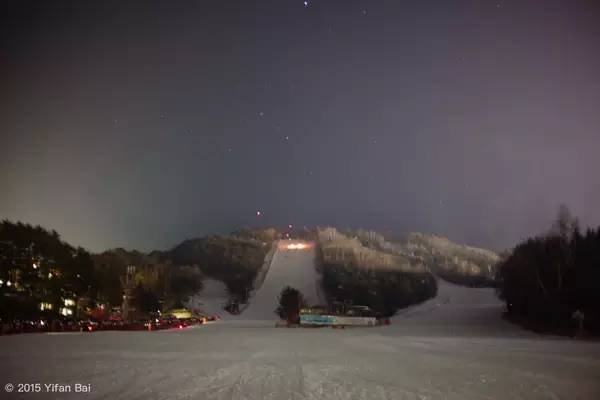 在滑雪场滑雪的过程是什么,乌鲁木齐滑雪场跨年