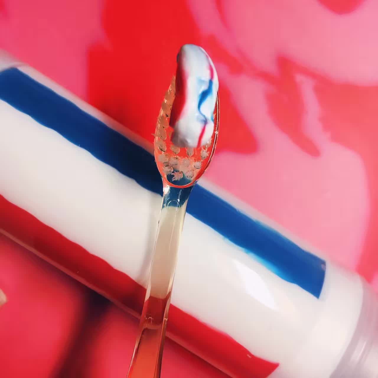 鱿鱼丝报告｜斩男不止唇色，你还需要一支“接吻牌”牙膏！