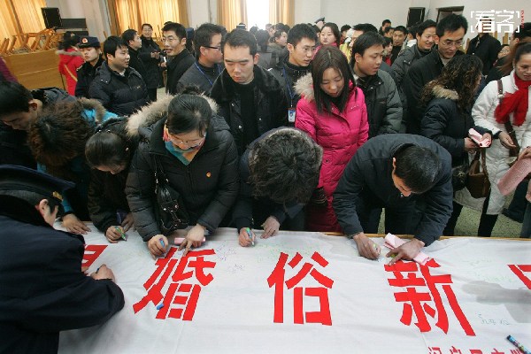 看客：中国式闹婚，失控的婚礼“游戏”