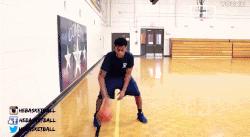 儿童篮球原地运球基本功教学,篮球8-10岁原地运球基本功