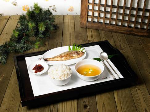 让人又爱又恨的餐饮行业,让人们又爱又恨的自助餐