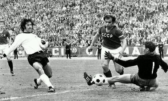 盖德穆勒奖是欧洲金靴吗,盖德穆勒是金靴第一人吗