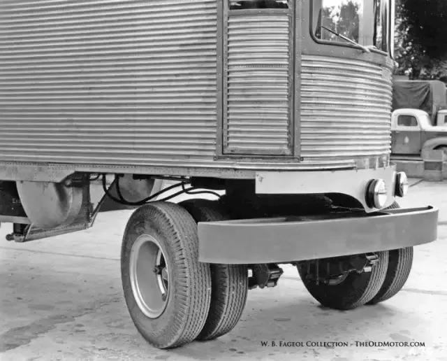 有史以来最狂放的双引擎赛车，来自巴士制造商