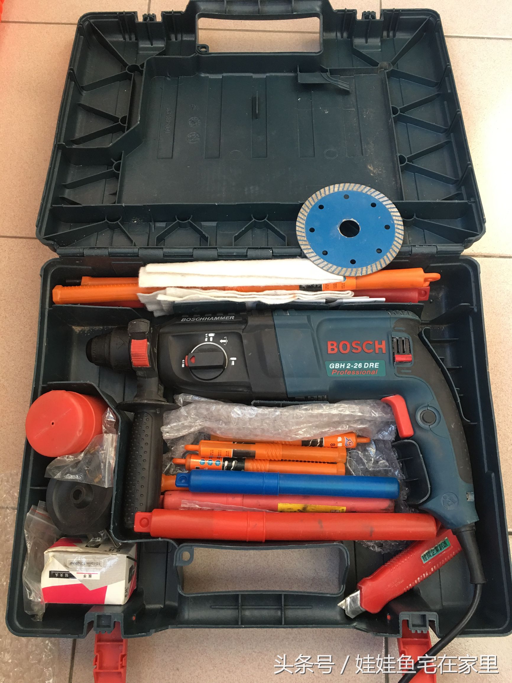 18v博世电锤锂电池组装视频,博世电锤机头维修