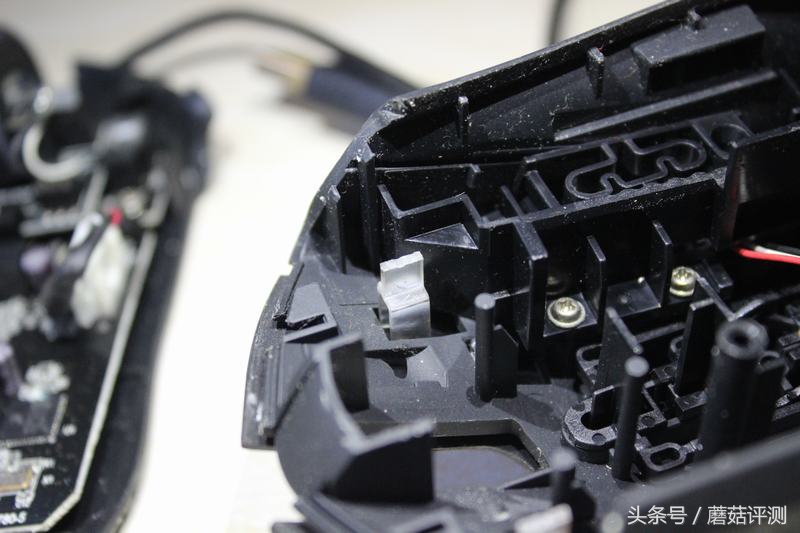 雷蛇帝王蟒微动鼠标更换,雷蛇蝰蛇鼠标更换微动视频