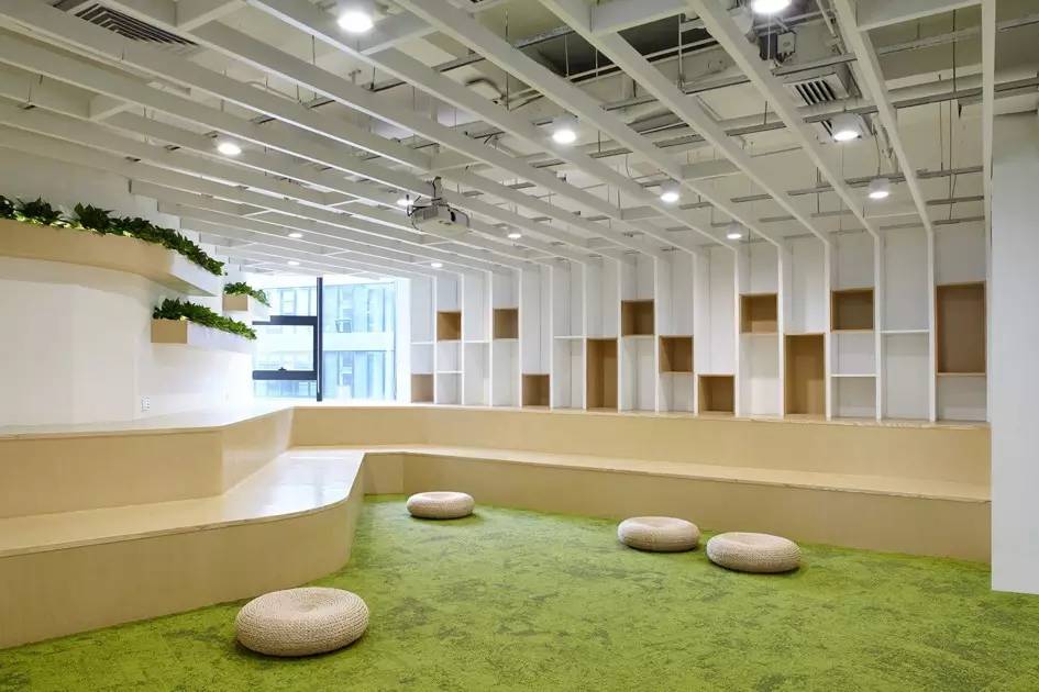 现代办公楼设计高级感,珠海现代简约办公楼会议室装修