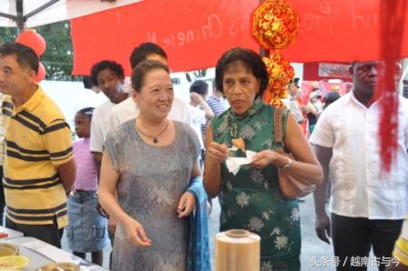 华族是该国第六大民族，建国总统是华人客家人