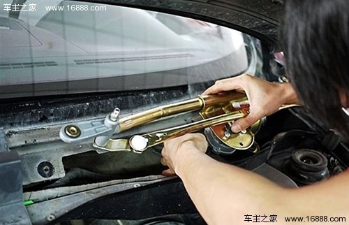 雨刮器怎么消除异响,雨刮器跳动但是能刮干净