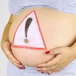 摸到明显胎动是不是羊水少,太早摸到胎动