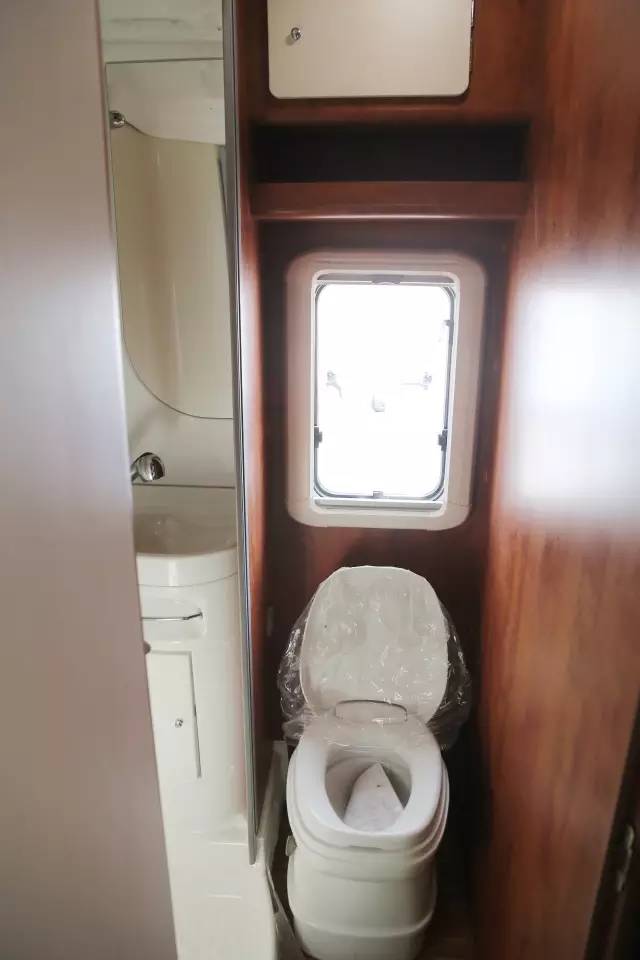 亚特v8,大通v80房车底盘