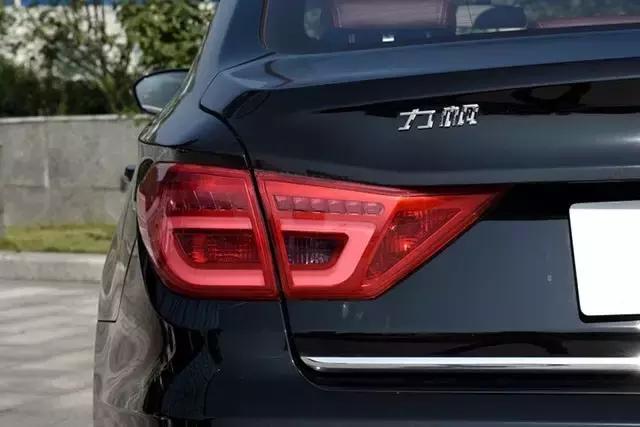 这中型车顶配12万，标配无钥匙套件，但公子都不开难怪销量几百