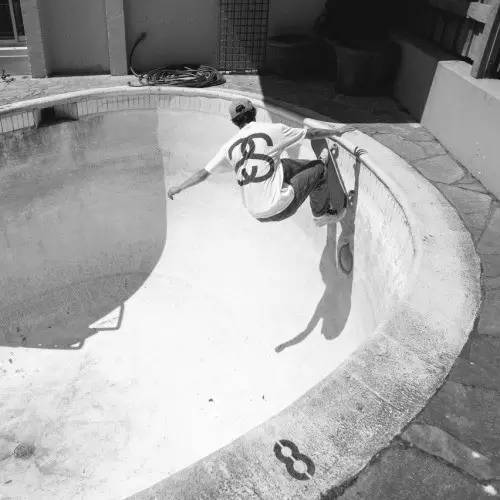 买不起太贵的潮牌,最难买的supreme