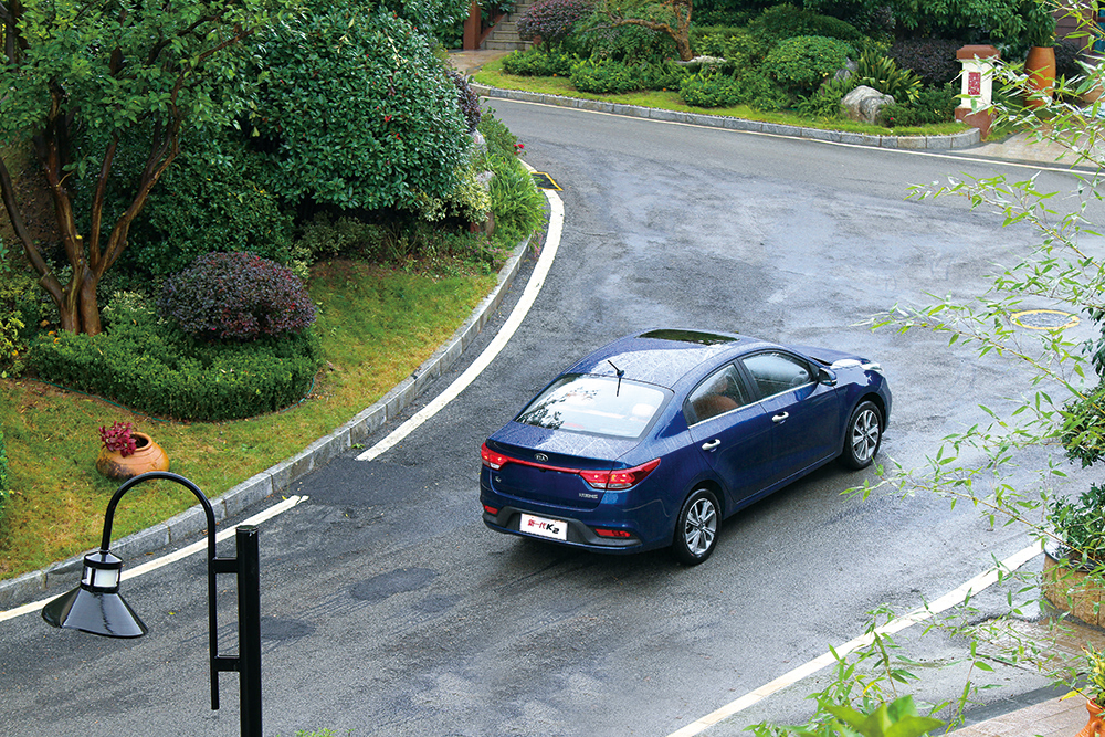 青春永驻2001,17年起亚k2自动挡试驾视频