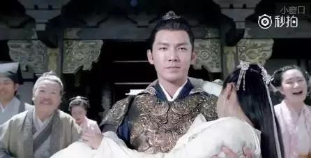 一边说观众、影评人不行，一边抠图、用替身、抄袭糊弄观众