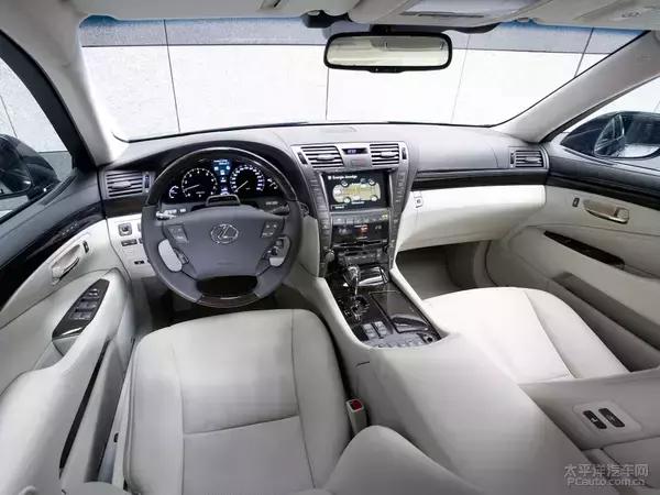 谦谦君子亦需V8！雷克萨斯LS家族历史