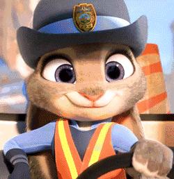 用植物点缀空间，请先抛弃老土花器