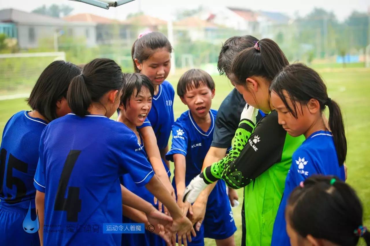 足球女孩图文,足球女孩反差转场
