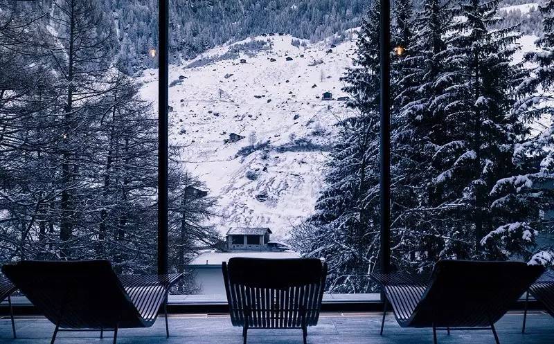 3座普利兹克奖杯，4位世界级建筑大师，一同跑到瑞士乡下建了座可以泡温泉的酒店，要不要一起？