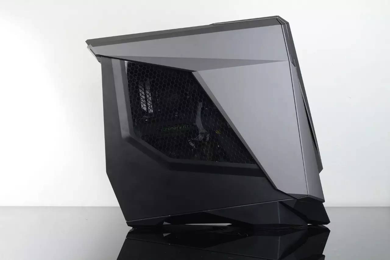 「评测」售价堪比真车ROG玩家国度GT51CA“超跑”台式PC