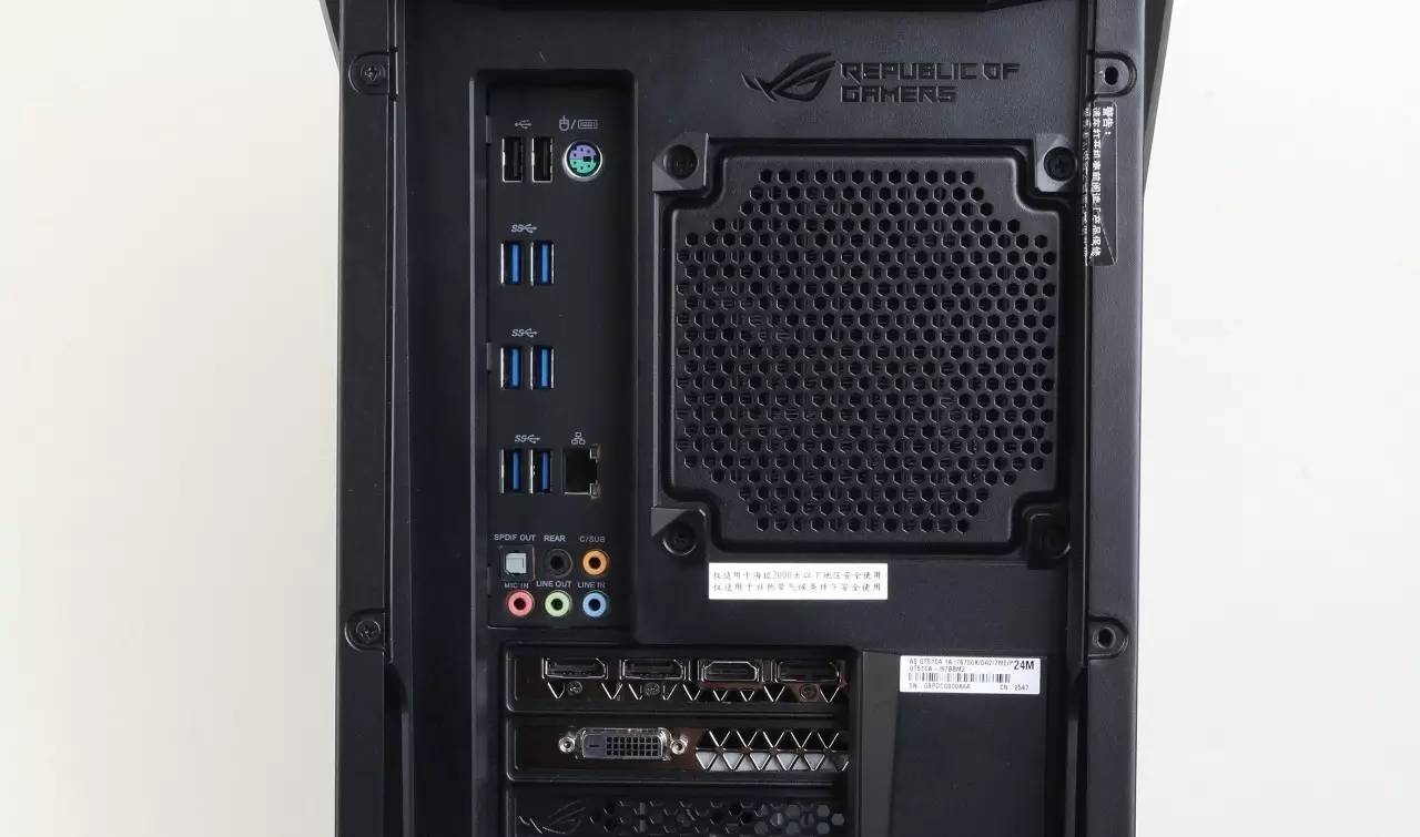 「评测」售价堪比真车ROG玩家国度GT51CA“超跑”台式PC