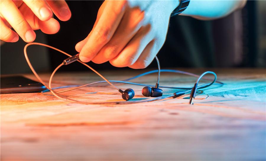 bose价格两千左右的头戴式耳机,bose降噪耳机大鲨鱼2代和airpodspro