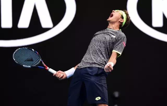 爆冷德约,外卡眼镜哥究竟何许人也?