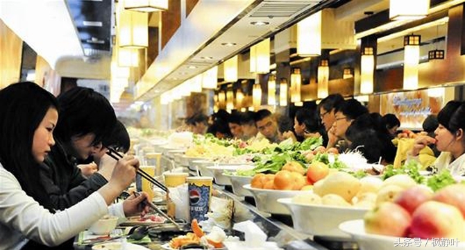 自助餐该怎么吃不容易填饱肚子,扶着墙来扶着墙离开