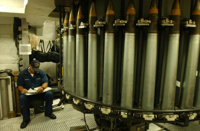 台康定级舰炮回意大利升级完毕，为防被扣海运回台时避开香港