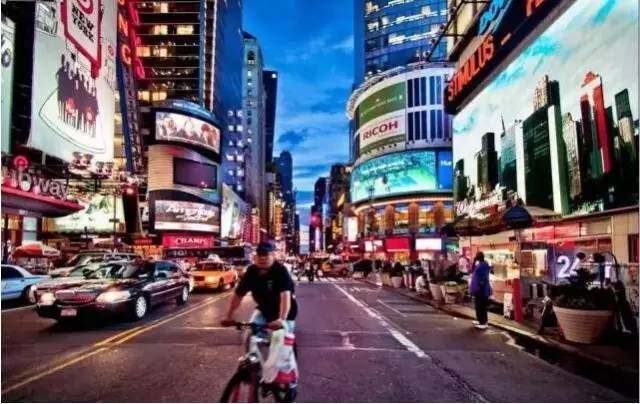 这些年货卖爆了购买主力竟是90后,香港新春年货市场红火