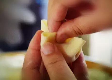 田螺姑娘在水里,水缸里的田螺姑娘