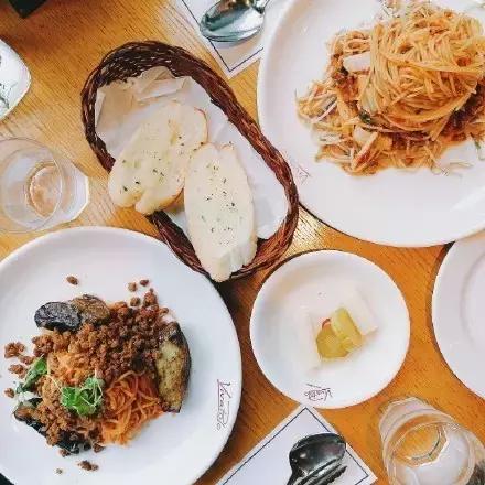 等有钱了，追到韩国欧巴们的店里来场美妙的偶遇！