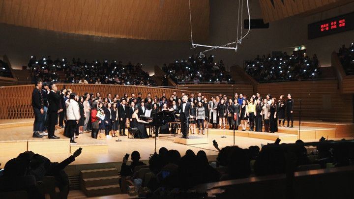 还在为过年回家应付七大姑八大姨而焦虑？彩虹合唱团新歌帮你解忧