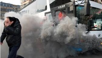 刹车失灵的应对方法,行驶中刹车失灵应对方法