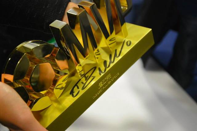 给c罗颁奖视频,懂球帝8周年热评c罗