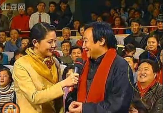 他曾经多次登上央视春晚的舞台,他连续两年登上央视春晚