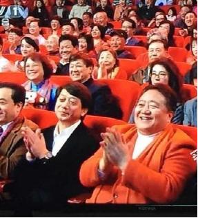 他曾经多次登上央视春晚的舞台,他连续两年登上央视春晚