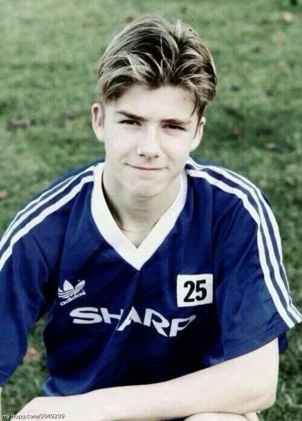 春节我们看完春晚再看足球圈里的帅哥，内含帅你一脸的卡卡