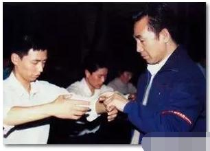 三心并站桩是谁发明的,三心并站讲解