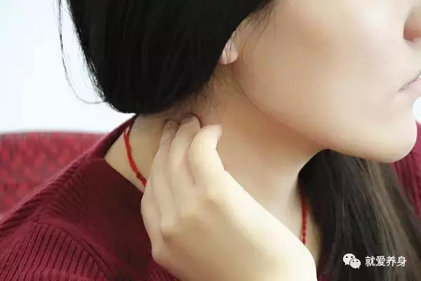 中医腋下出汗多是什么原因引起的,这几个部位出汗你可要当心了