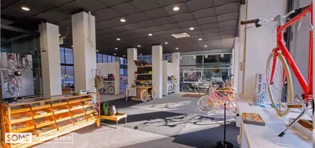 骑自行车很优雅,骑单车就得骑出优雅的感觉