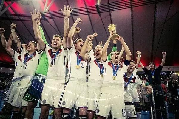 足球纪录片梅西c罗内马尔,足球纪录片c罗推荐