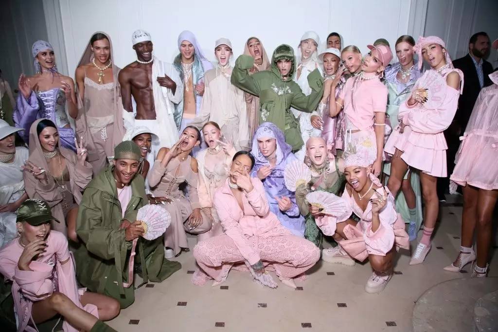 ferragamo新logo,ferragamo发布会图片