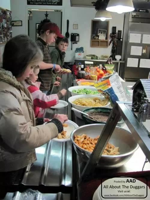 美国生两个孩子有什么福利,美国二十五年生十九个孩子