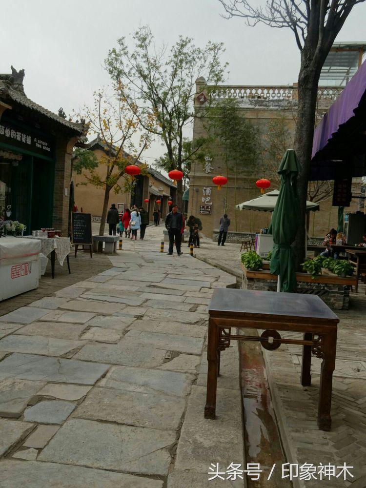 陕北俊俏女子勇闯袁家村大嘴吃四方