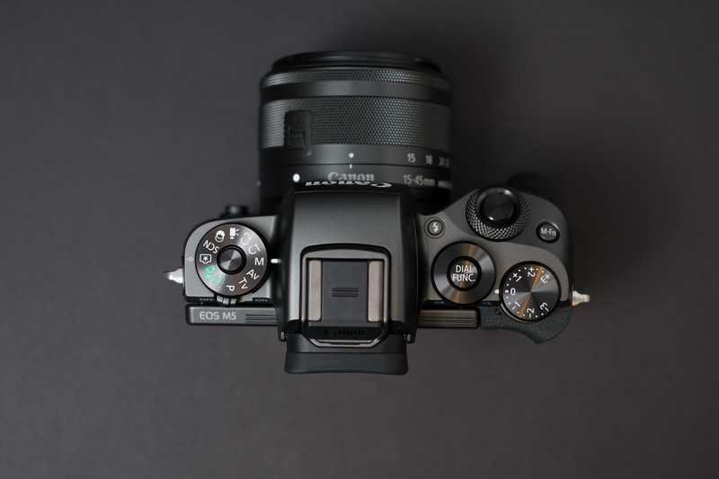 佳能微单m5与m50相比哪个更好,佳能eosm50是全画幅相机吗