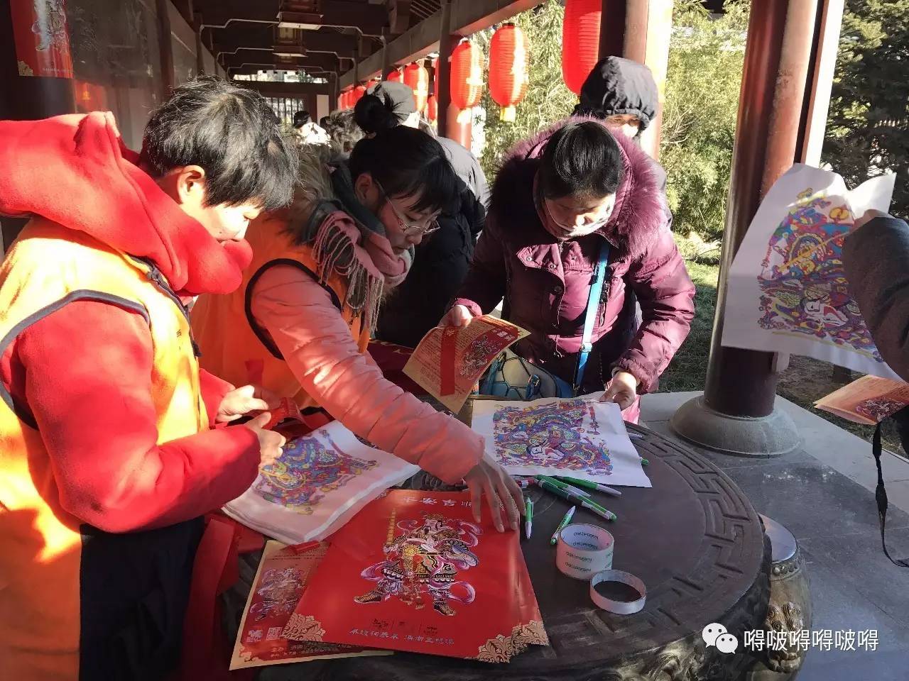 过年啦贴春联,过年时贴门神的习俗