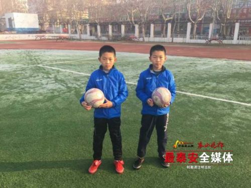 校园足球精英训练营营员,足球训练营开班