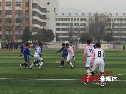 校园足球精英训练营营员,足球训练营开班