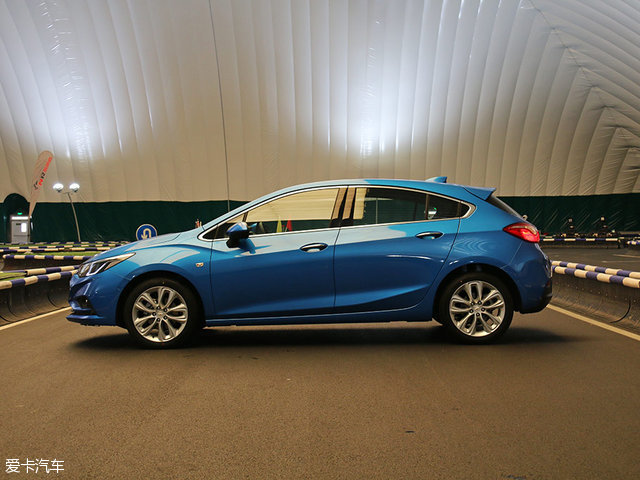 非常运动的车图片,2013款雪佛兰科鲁兹两厢